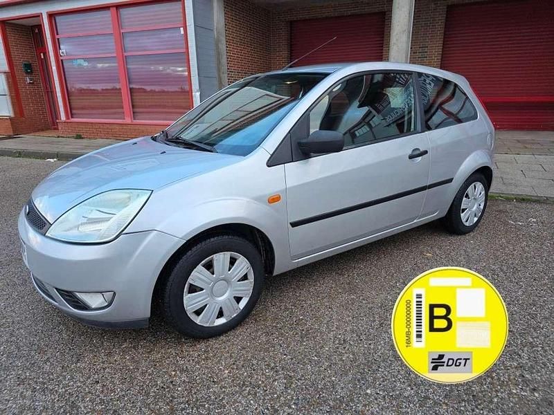 Gris Usado 2004 Ford Fiesta Trend Utilitario | 3900 € (Precio justo) - Imagen 1/4