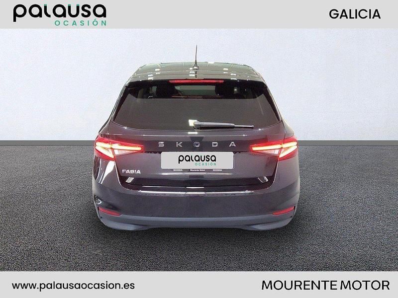 Usado Skoda Fabia 116 CV (85 kW) 2025 Negro Berlina