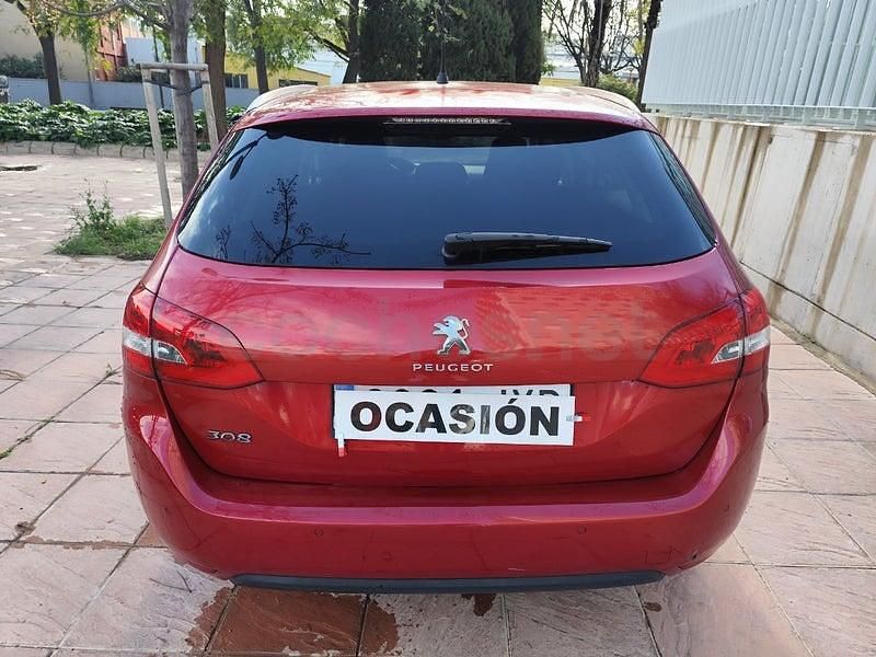 Usado Peugeot 308 SW Style 130 CV (95 kW) 2018 Granate Familiar