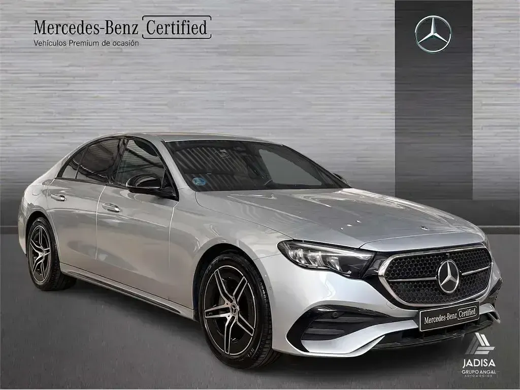Usado Mercedes E220 197 CV (144 kW) 2025 Gris / plata Berlina