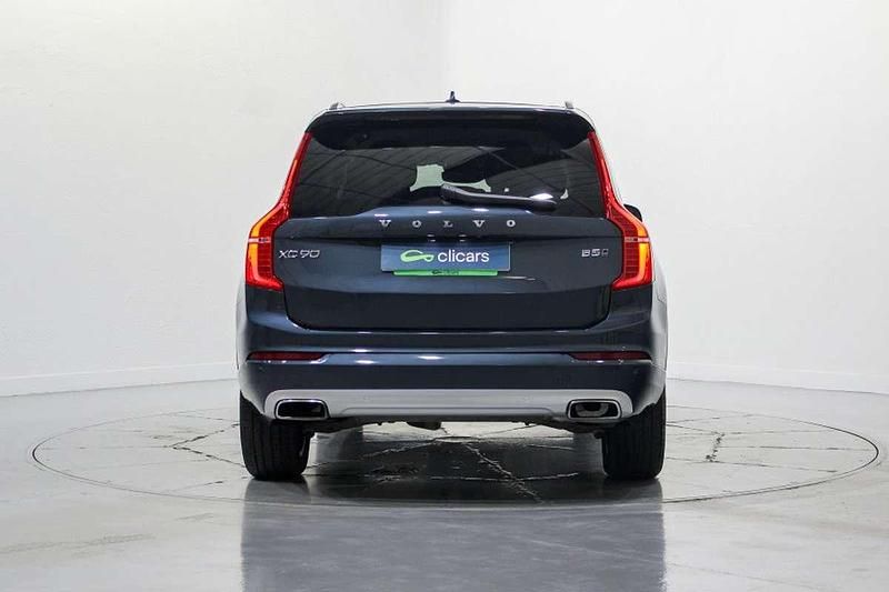 Usado Volvo XC90 Momentum 235 CV (172 kW) 2021 Azul SUV