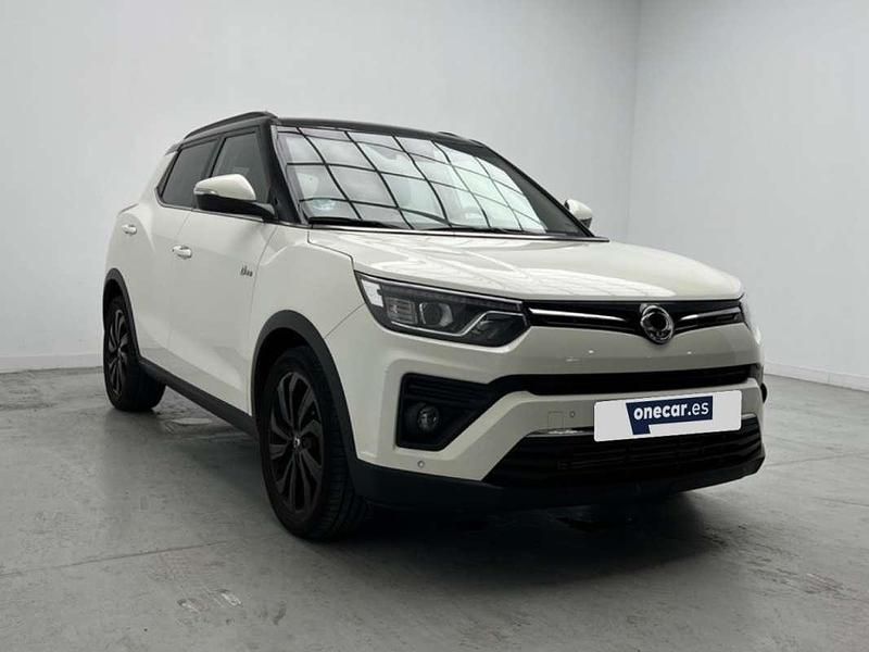 Usado SsangYong Tivoli Limited 163 CV (119 kW) 2021 Blanco/techo negro SUV