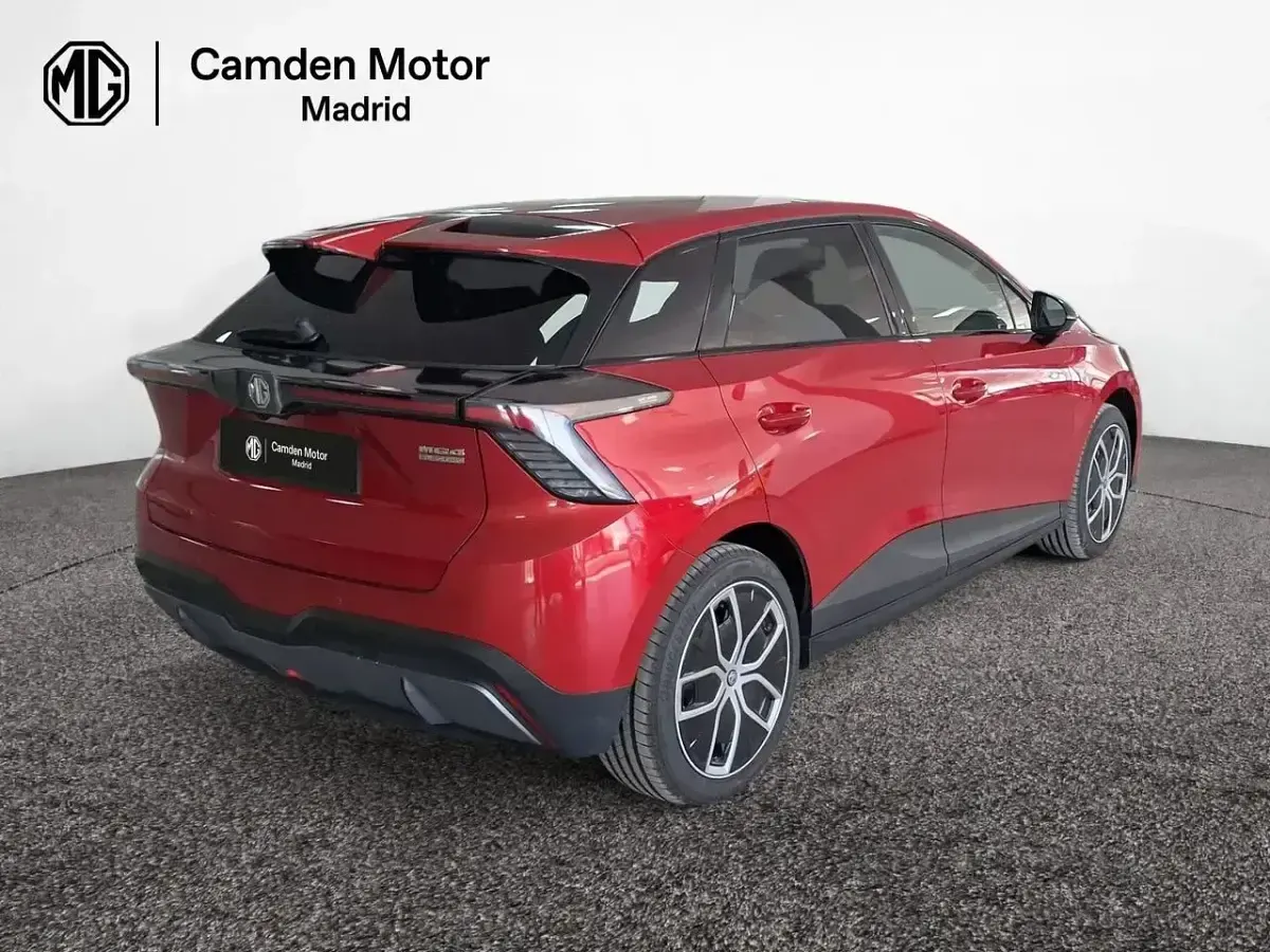 Nieuw MG MG4 EV Luxury 150 kW (204 PK) 2025 Rood Hatchback