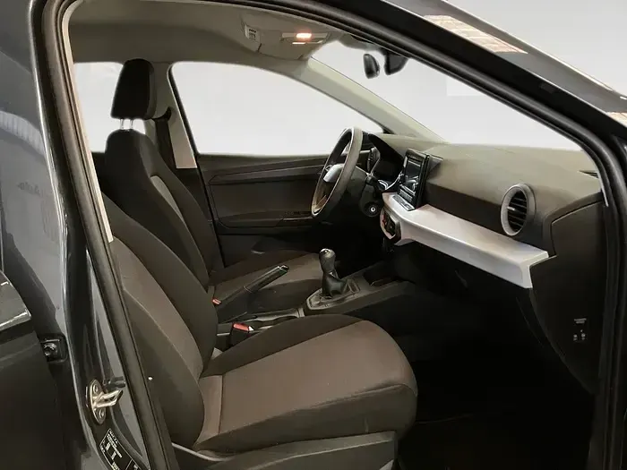 Usado Seat Arona Reference 95 CV (69 kW) 2024 Gris SUV