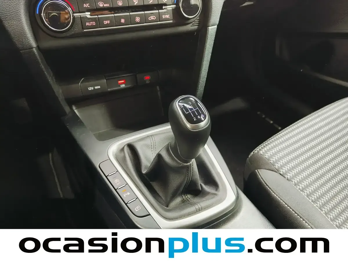 Usado Kia Ceed 120 CV (88 kW) 2023 Gris Utilitario