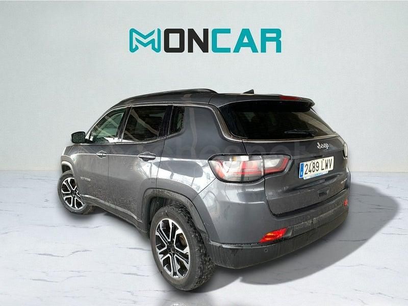 Usado Jeep Compass Limited 130 CV (95 kW) 2022 Gris / plata SUV