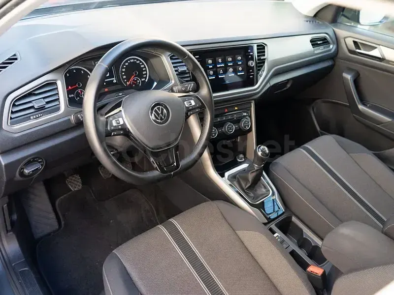 Usado VW T-Roc Advance 150 CV (110 kW) 2021 Gris / plata SUV