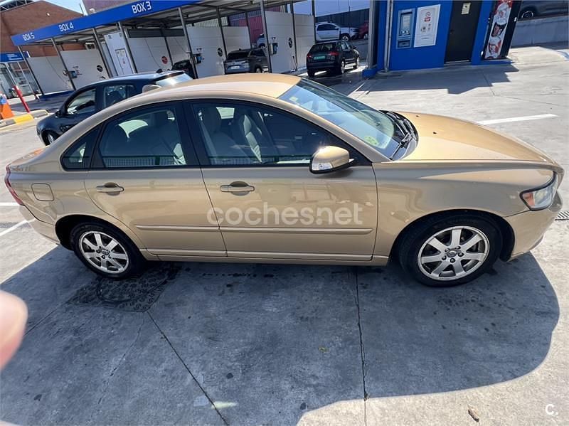 Usado Volvo S40 Momentum 136 CV (100 kW) 2007 Beige Berlina