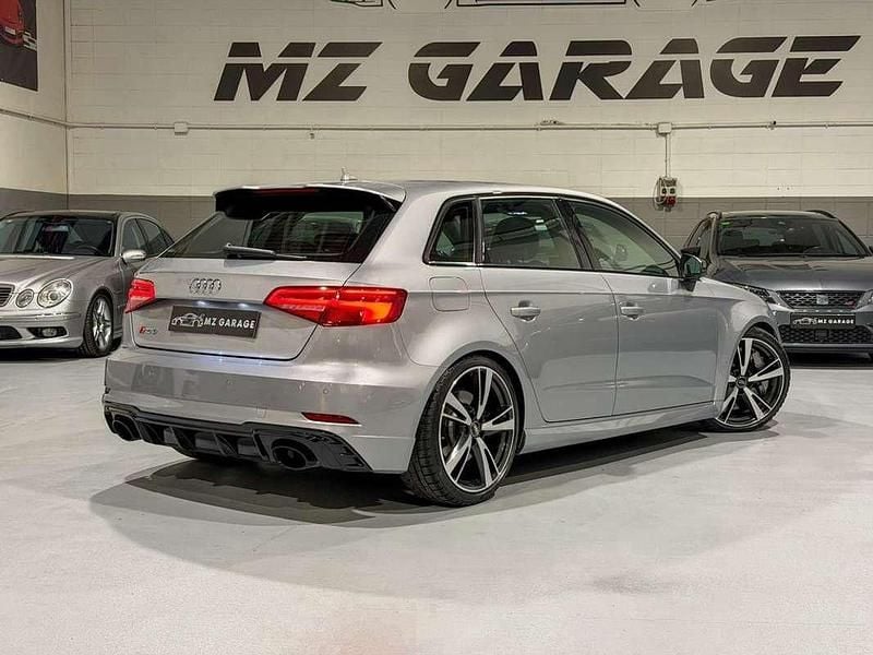 Usado Audi RS3 Sportback Exclusive 400 CV (294 kW) 2018 Gris Utilitario