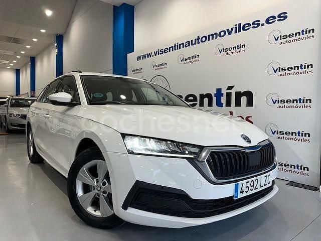 Blanco Usado 2022 Skoda Octavia Active Familiar | 14.895 € (Precio justo) - Imagen 1/4