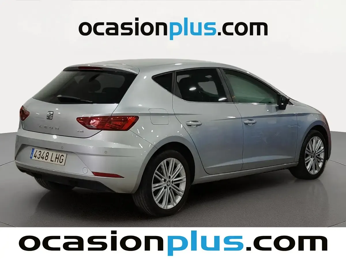 Usado Seat Leon FR 130 CV (95 kW) 2020 Gris plata Utilitario