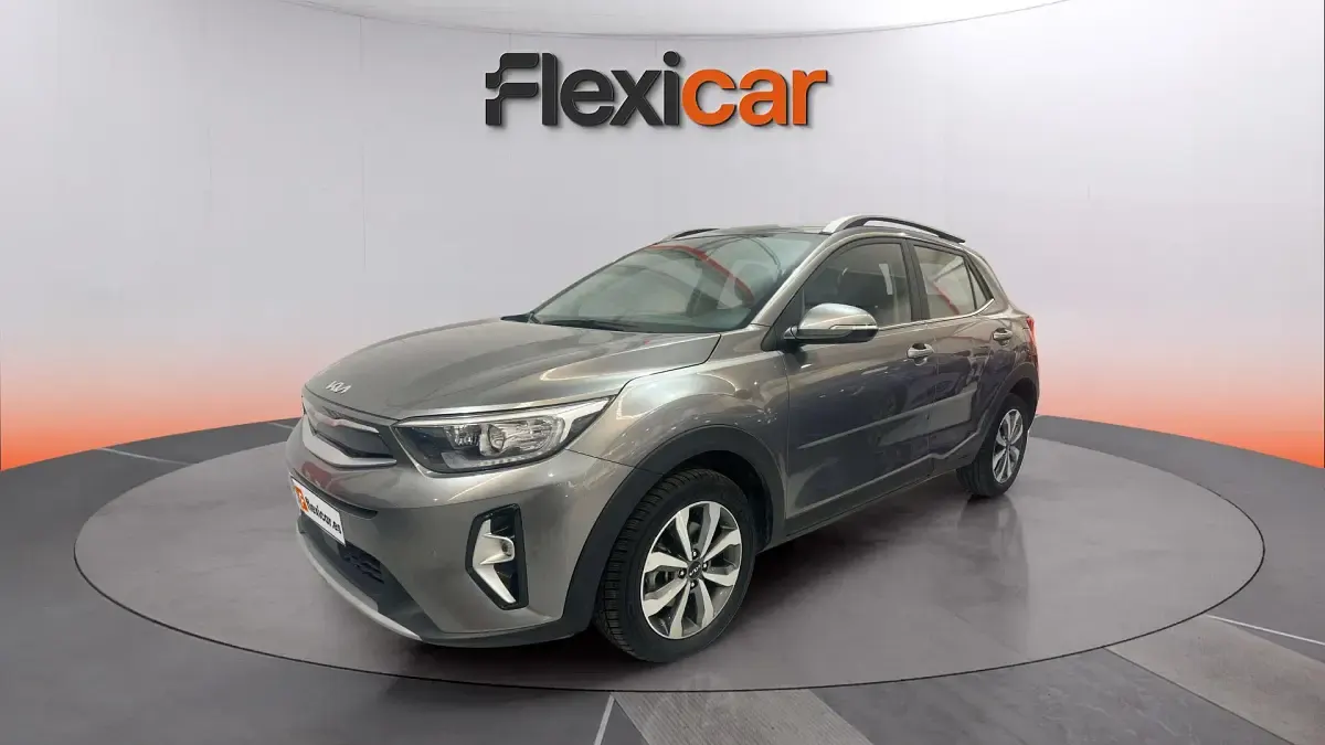 Usado Kia Stonic 101 CV (74 kW) 2024 Gris SUV
