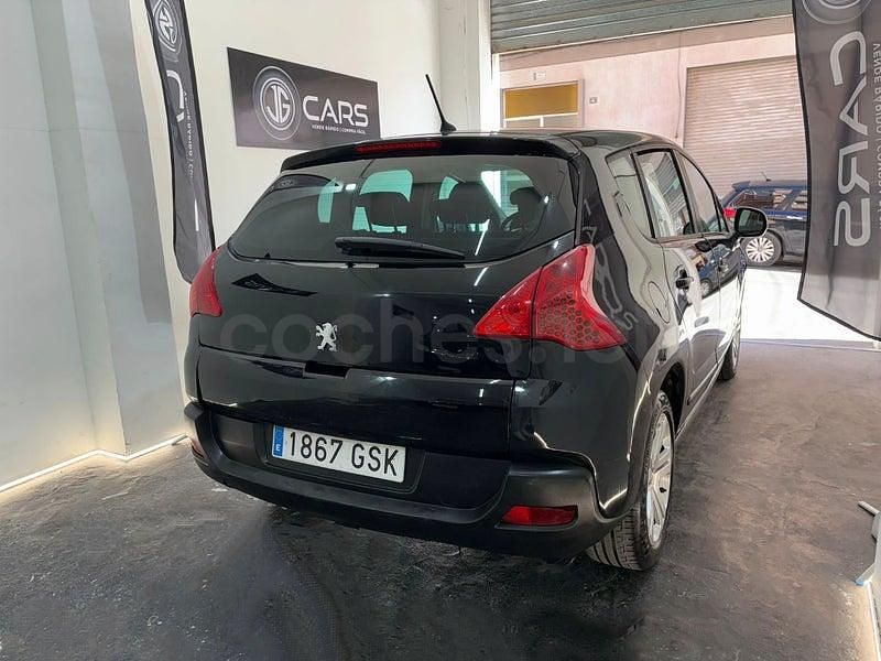 Usado Peugeot 3008 110 CV (80 kW) 2010 Negro Familiar