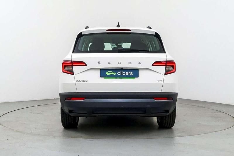 Usado Skoda Karoq Ambition 150 CV (110 kW) 2021 Blanco SUV