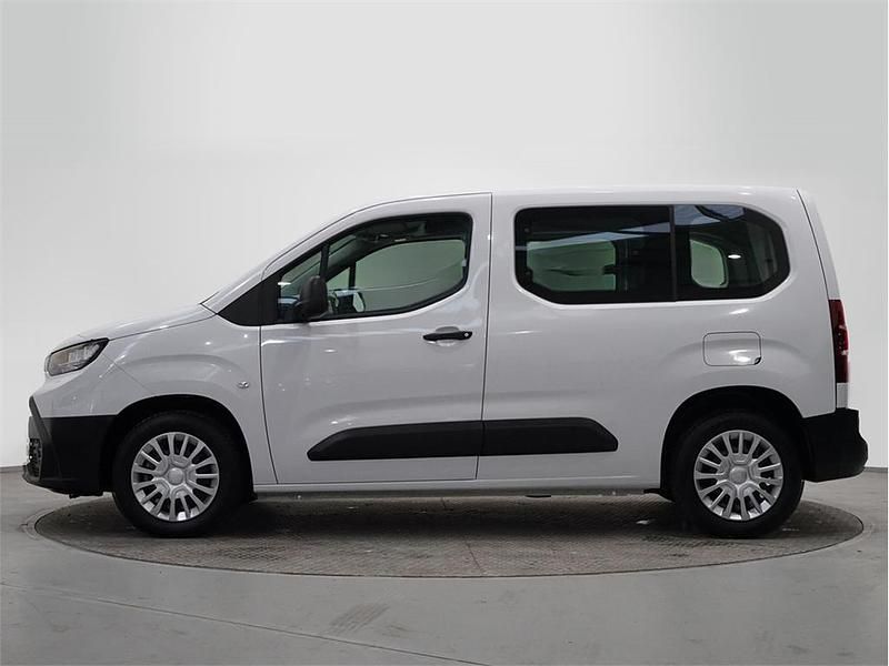 Usado Toyota Proace Verso City 102 CV (75 kW) 2024 Blanco polar Monovolumen