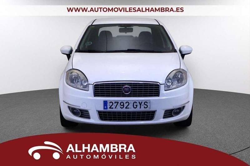 Usado Fiat Linea Emotion 105 CV (77 kW) 2010 Blanco Berlina