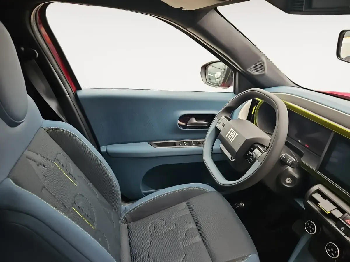 Nuevo Fiat Grande Panda Icon 100 CV (73 kW) 2025 Rojo Utilitario