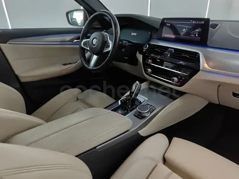 Käytetty BMW 520 Comfort Edition 190 HP (139 kW) 2021 Musta Farmari
