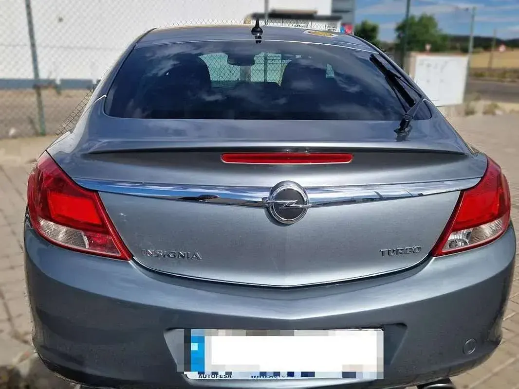 Usado Opel Insignia Sport 179 CV (131 kW) 2011 Gris Berlina