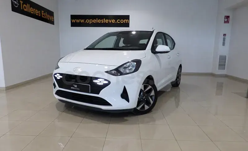 Używany Hyundai i10 67 KM (49 kW) 2024 Biały Hatchback
