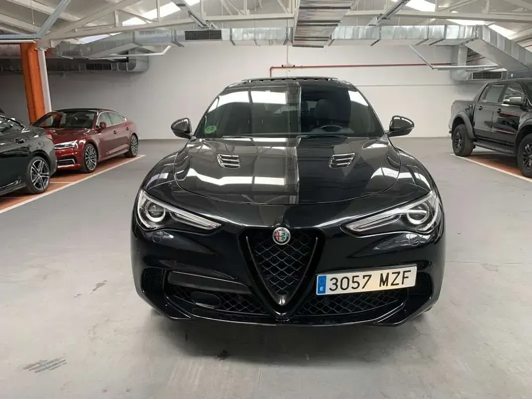 Usado Alfa Romeo Stelvio 523 CV (384 kW) 2021 Negro SUV