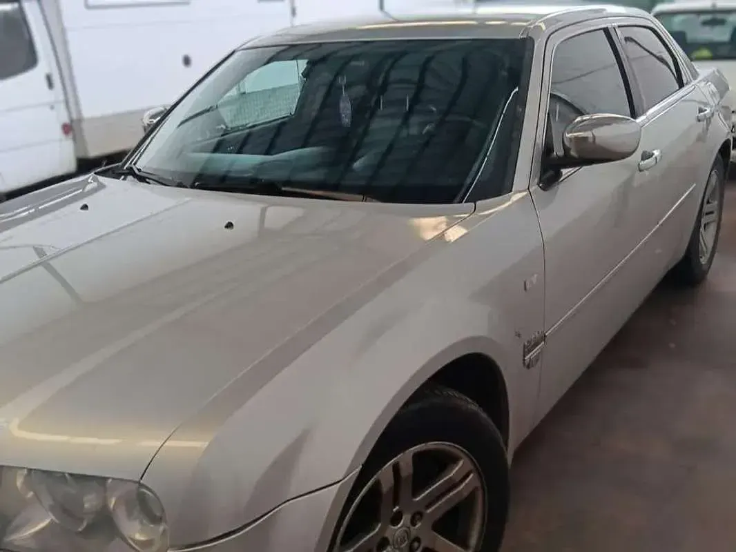 Usado Chrysler 300C 249 CV (183 kW) 2004 Gris Berlina