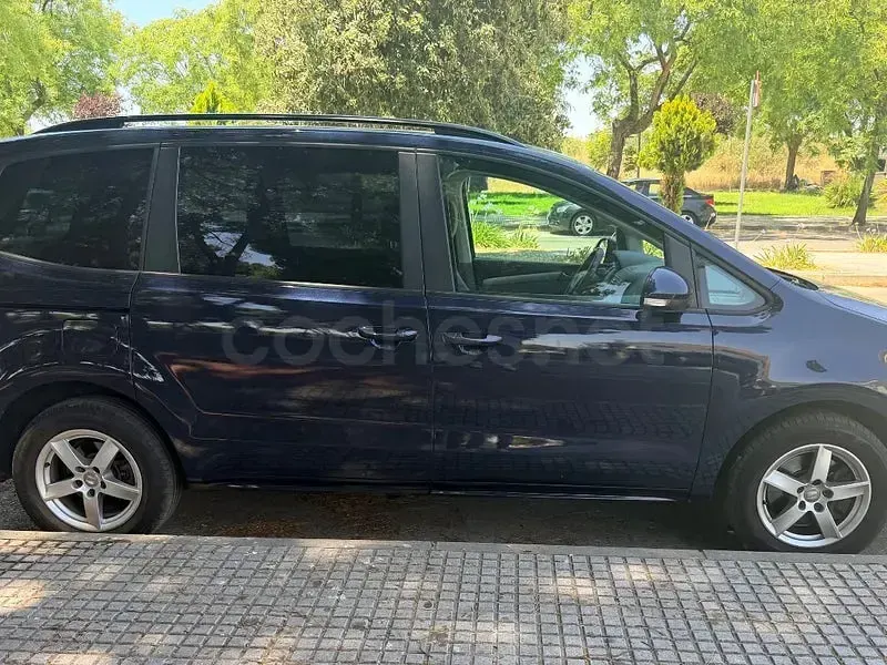 Usado Seat Alhambra Ecomotive 140 CV (102 kW) 2015 Azul Monovolumen