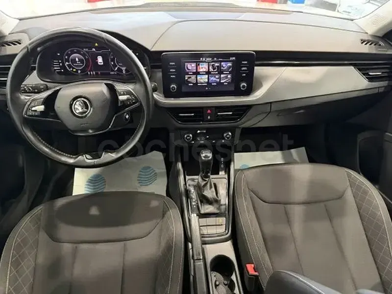 Usado Skoda Kamiq Ambition 110 CV (80 kW) 2021 Blanco SUV