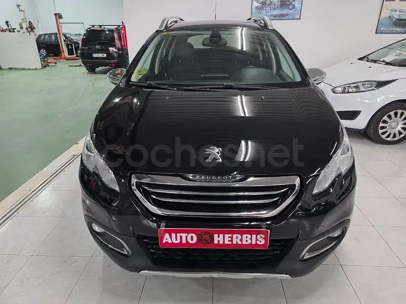 Usado Peugeot 2008 Active 92 CV (67 kW) 2015 Negro SUV