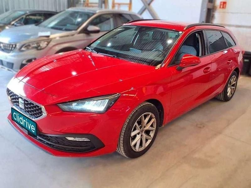 Usado Seat Leon Style 150 CV (110 kW) 2020 Rojo Familiar