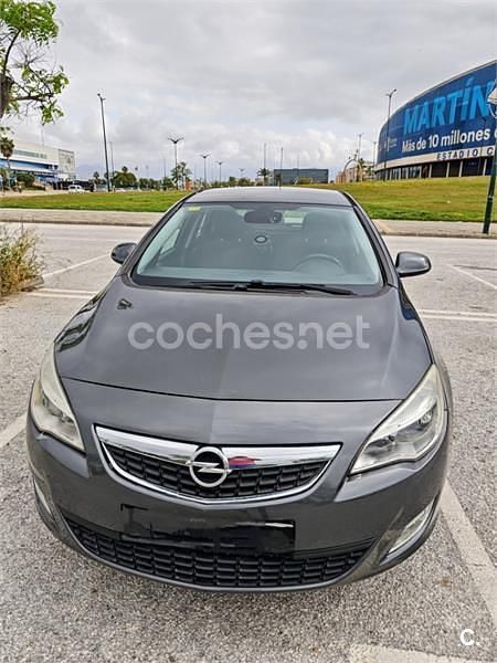 Usado Opel Astra Selective 110 CV (80 kW) 2011 Gris / plata Berlina