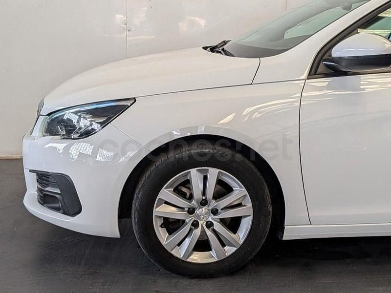 Usado Peugeot 308 SW Active 130 CV (95 kW) 2021 Blanco Familiar