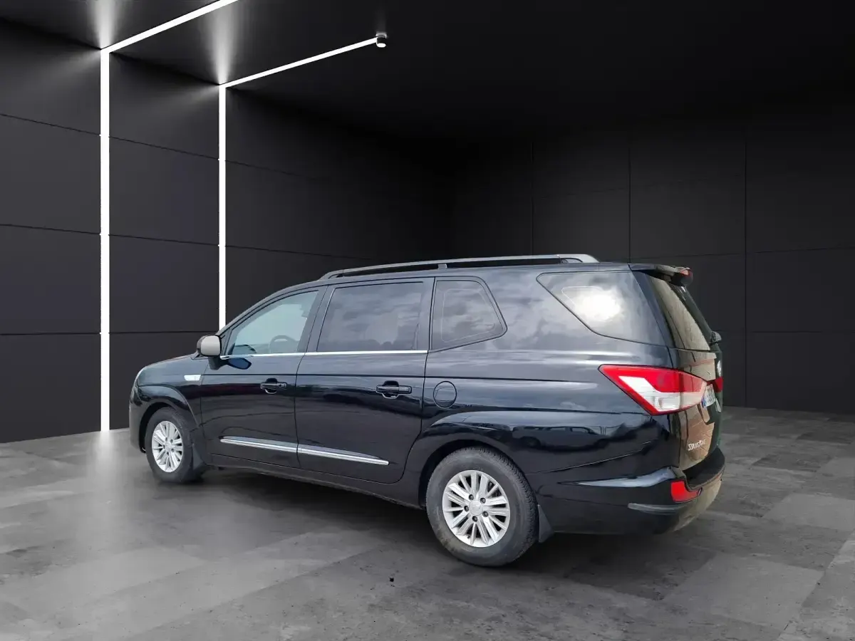 Usado SsangYong Rodius 178 CV (130 kW) 2018 Negro Monovolumen