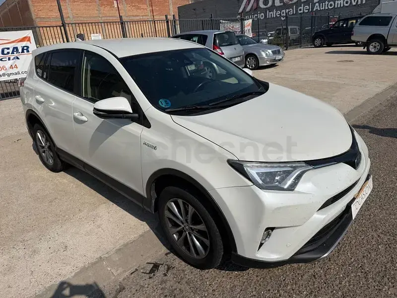 Usado Toyota RAV4 Hybrid Executive 197 CV (144 kW) 2017 Blanco SUV