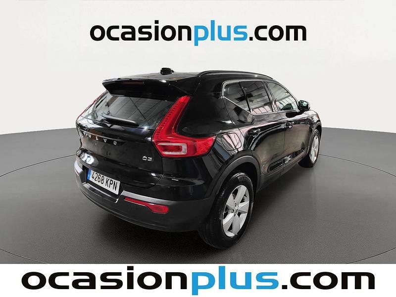 Käytetty Volvo XC40 150 HP (110 kW) 2018 Musta Katumaasturi