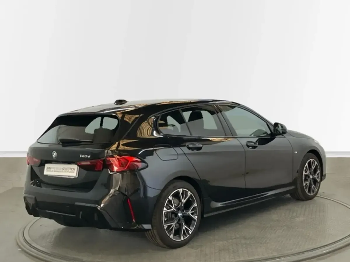 Usado BMW 120 Comfort Edition 190 CV (139 kW) 2025 Negro Utilitario