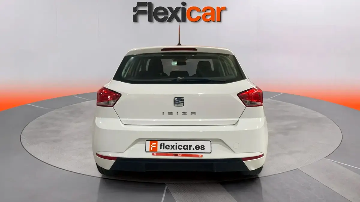 Usado Seat Ibiza Reference 95 CV (69 kW) 2018 Blanco Utilitario
