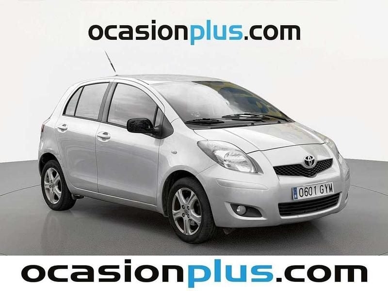 Usado Toyota Yaris 101 CV (74 kW) 2010 Gris Utilitario