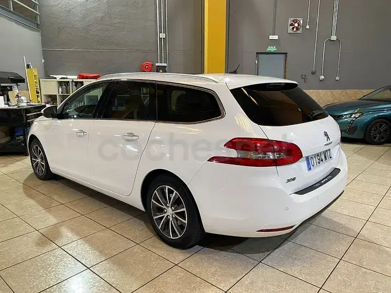 Usado Peugeot 308 SW Allure 130 CV (95 kW) 2014 Blanco Familiar