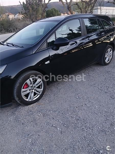 Usado Opel Astra Excellence 110 CV (80 kW) 2018 Negro Familiar