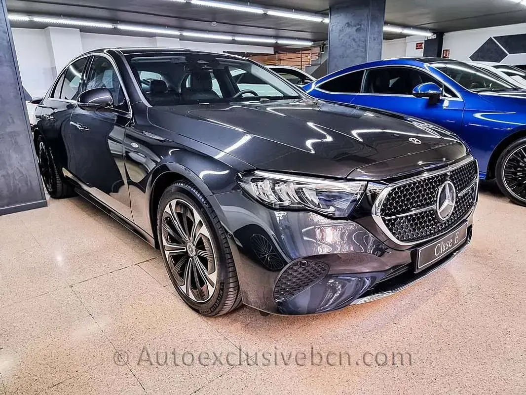 Usado Mercedes E300 313 CV (230 kW) 2025 Gris Berlina