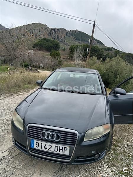 Usado Audi A4 140 CV (102 kW) 2005 Gris / plata Berlina