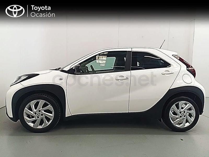 Usado Toyota Aygo X Play 72 CV (52 kW) 2024 Blanco SUV