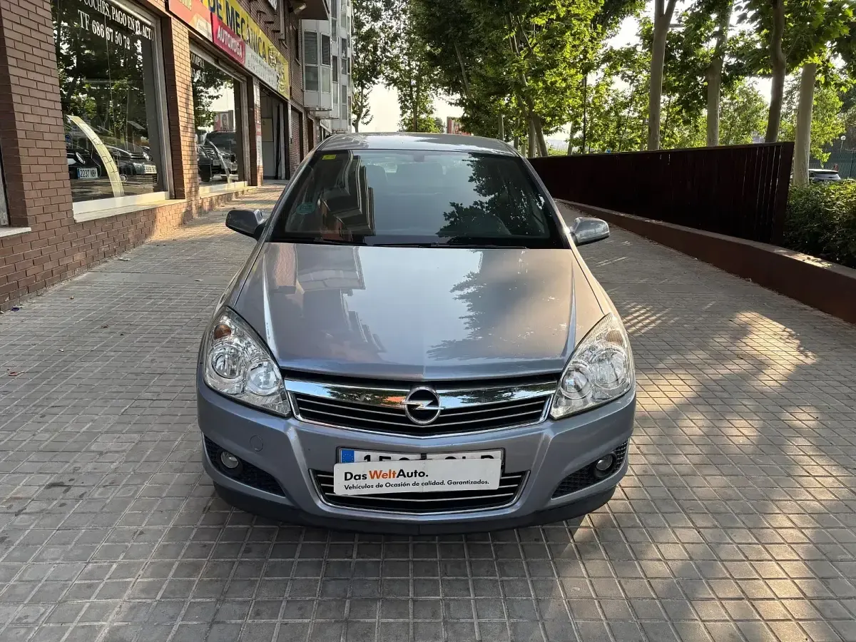 Usado Opel Astra Edition 116 CV (85 kW) 2009 Gris Berlina
