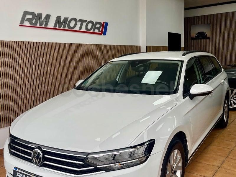 Usado VW Passat Business 150 CV (110 kW) 2021 Blanco Familiar