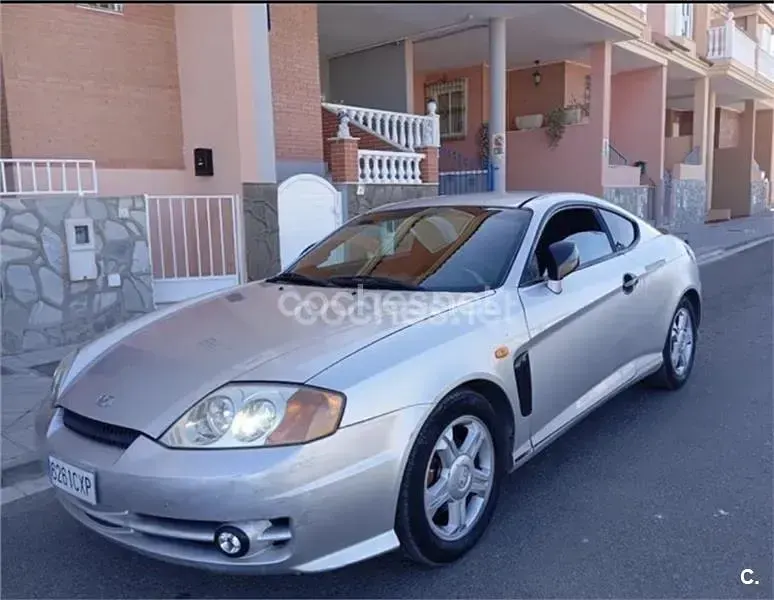 Usado Hyundai Coupé 105 CV (77 kW) 2004 Gris / plata Coupe