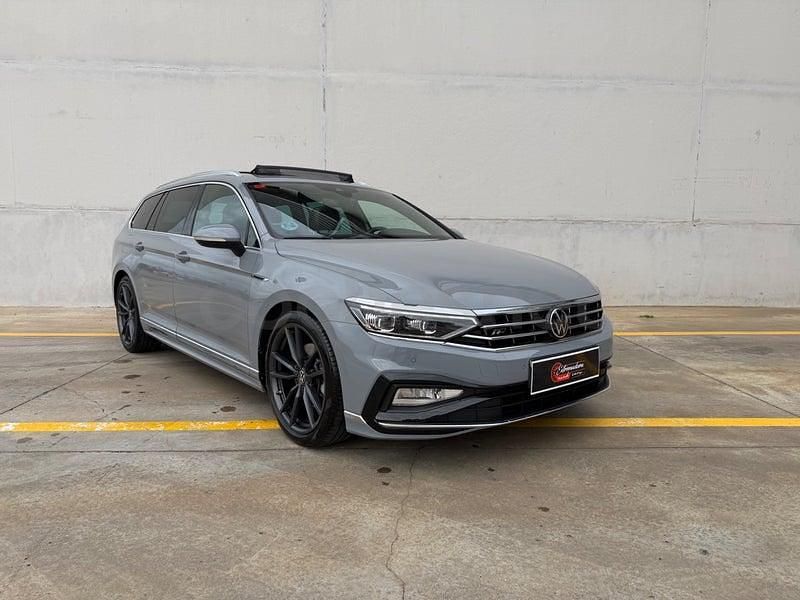 Usado VW Passat R-line 150 CV (110 kW) 2021 Gris / plata Familiar