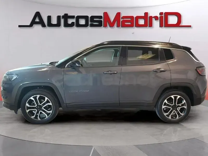 Usado Jeep Compass Limited 130 CV (95 kW) 2023 Gris / plata SUV