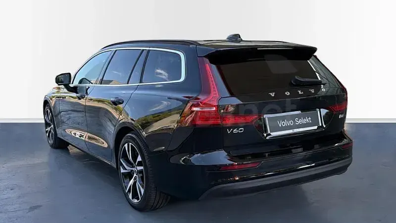 Usado Volvo V60 Core 197 CV (144 kW) 2025 Negro Familiar