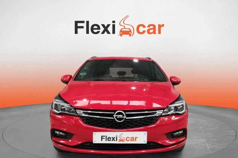 Usado Opel Astra Selective 110 CV (80 kW) 2019 Rojo Familiar